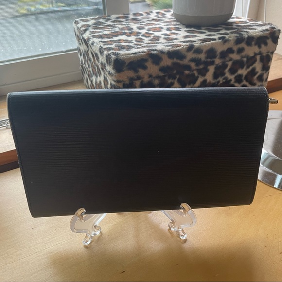 Louis Vuitton Epi Portefeuille Sarah Long Wallet Black - Picture 5 of 17